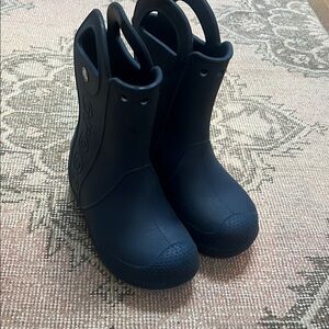 CROCS Kids Navy Blue Rain Boots with Easy Grip Handles just like new !!! Size 13